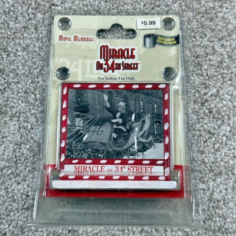 Vintage Enesco Movie Miracle on 34th Street Christmas Village Accessory
